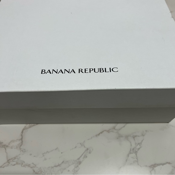 NIB Banana Republic Elegant Chocolate Brown Suede Pumps -- 10 - Picture 12 of 12